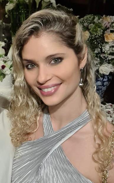 ADRIANA DA COSTA PINHEIRO MARTINS